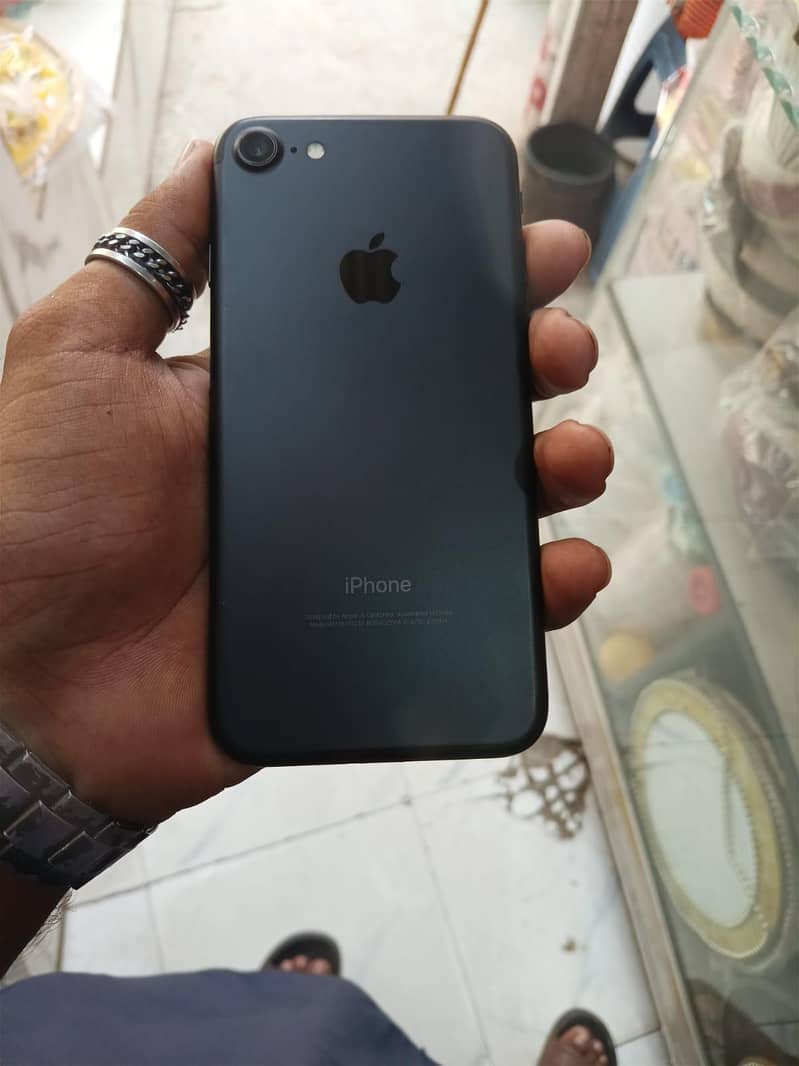 Apple iPhone 7 4