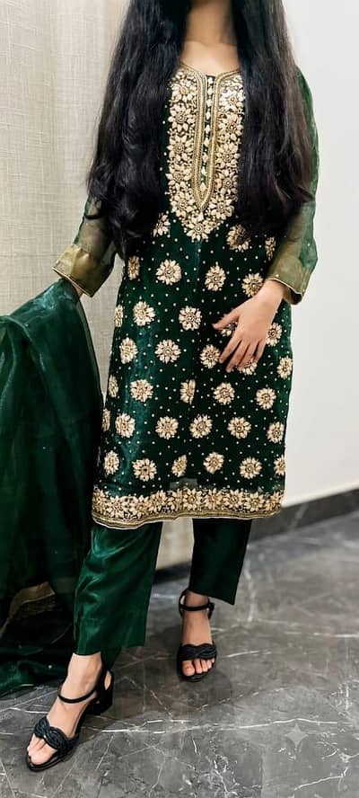 Elegant Dark Green Embroidered 3 Piece Suit – Excellent Condition