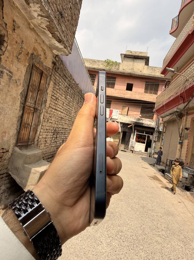 Apple iPhone 13 1