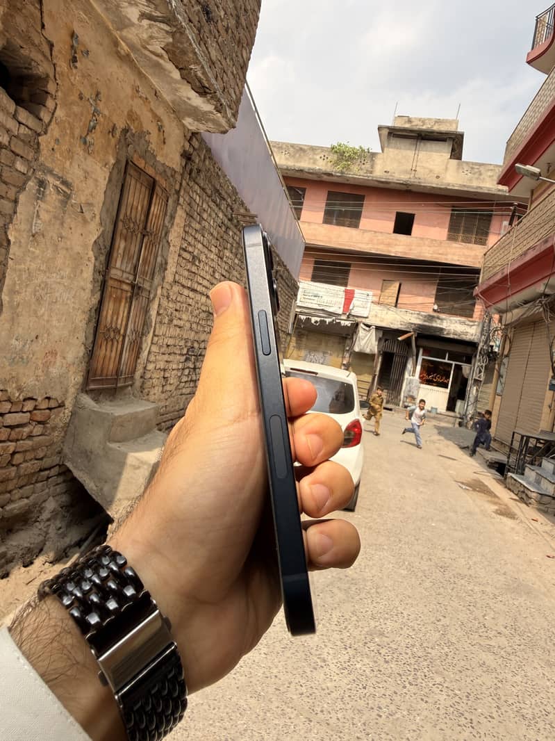 Apple iPhone 13 5