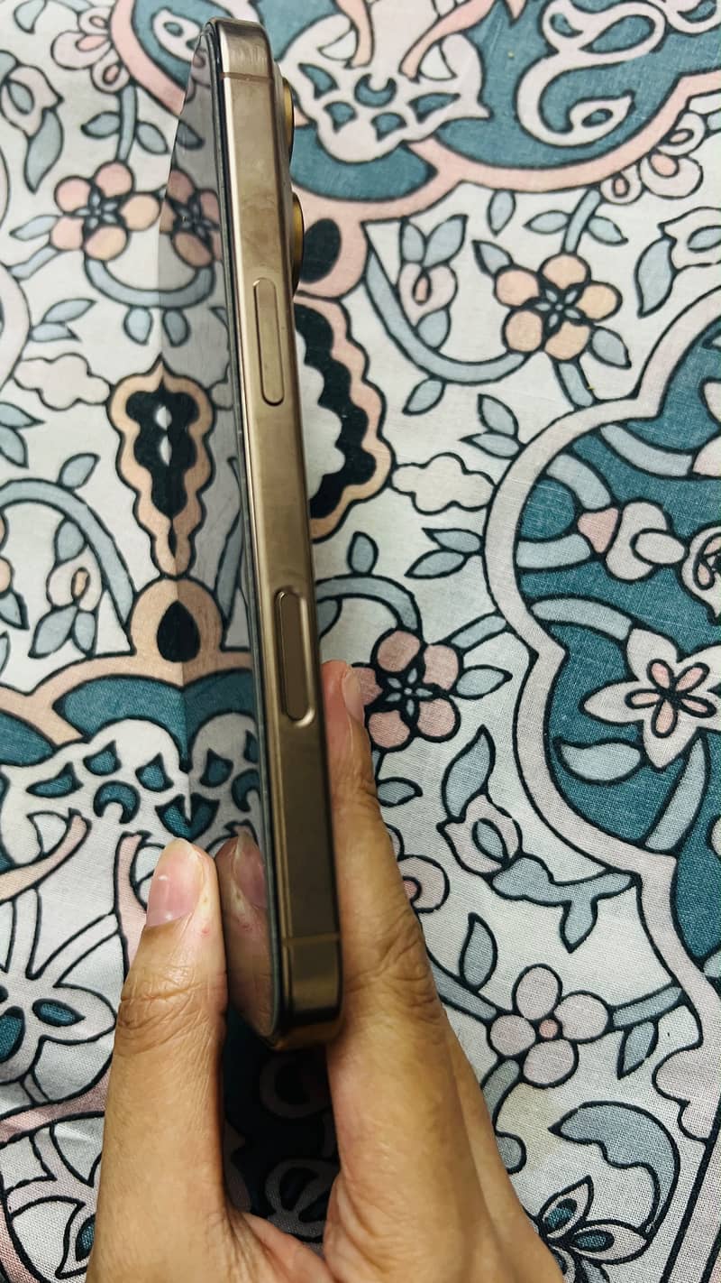iphone 16 pro 1