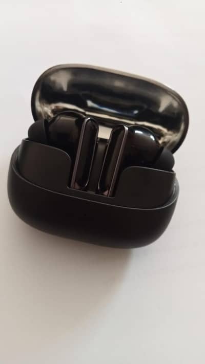 Branded Lot Mall Outclass Bass and Sound Quality Earbuds Handsfree