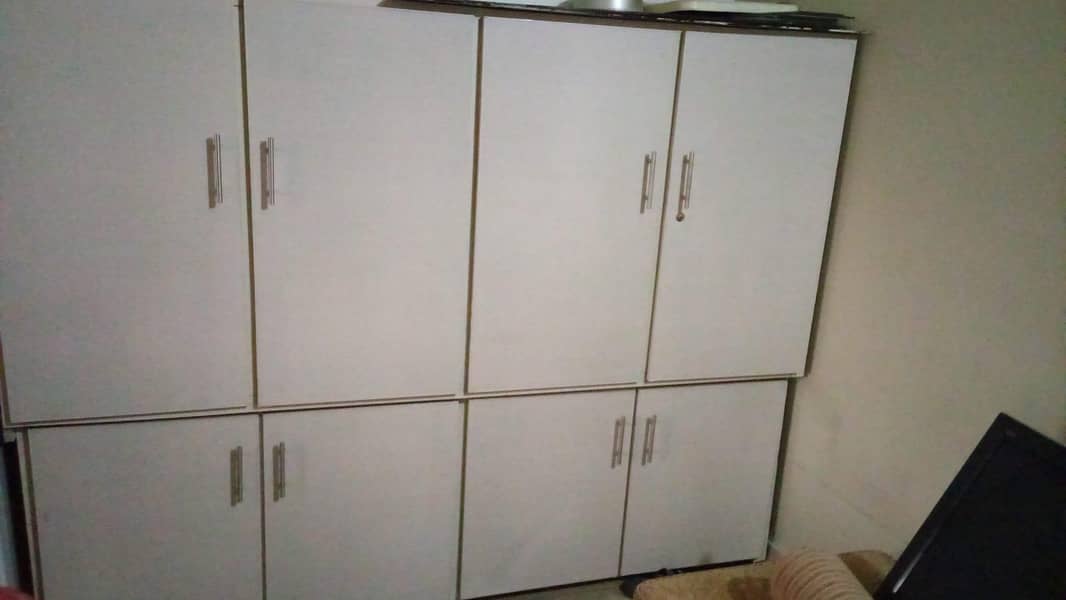 wardrobe 0
