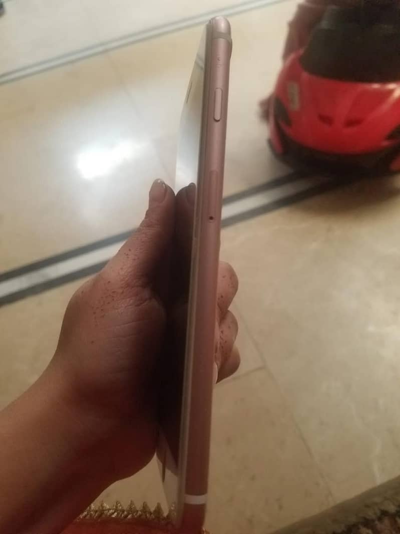Apple iPhone 7 Plus 6
