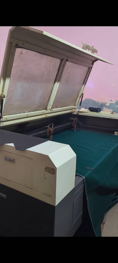 Laser cutting machine