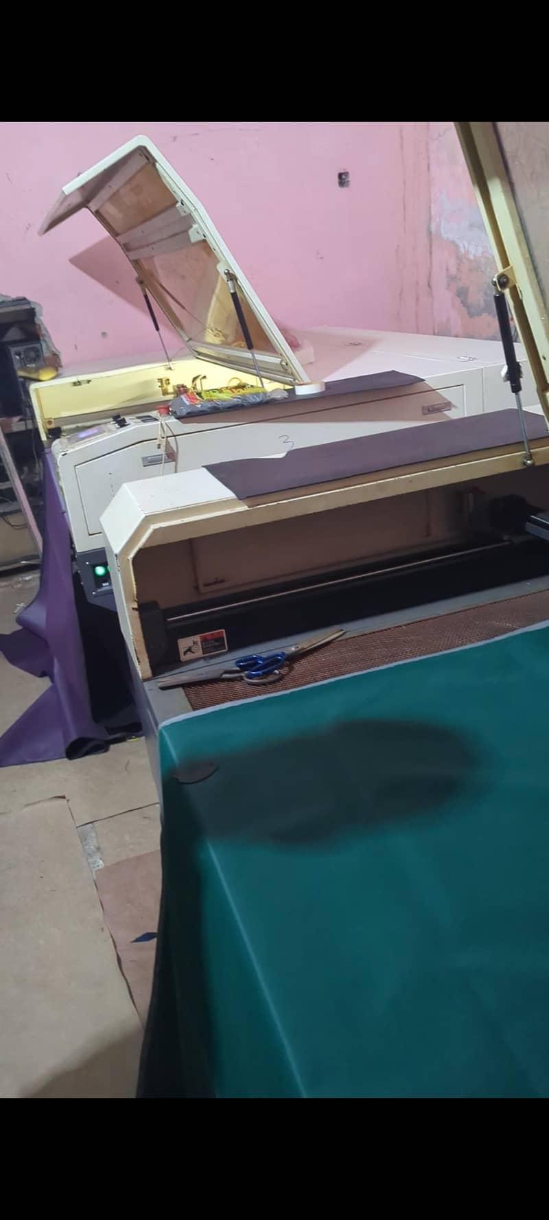 Laser cutting machine 1