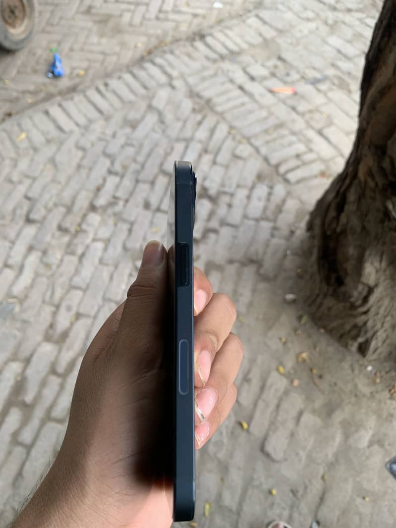 Apple iPhone 13 1