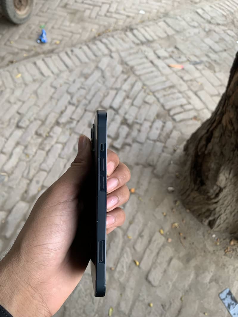 Apple iPhone 13 2