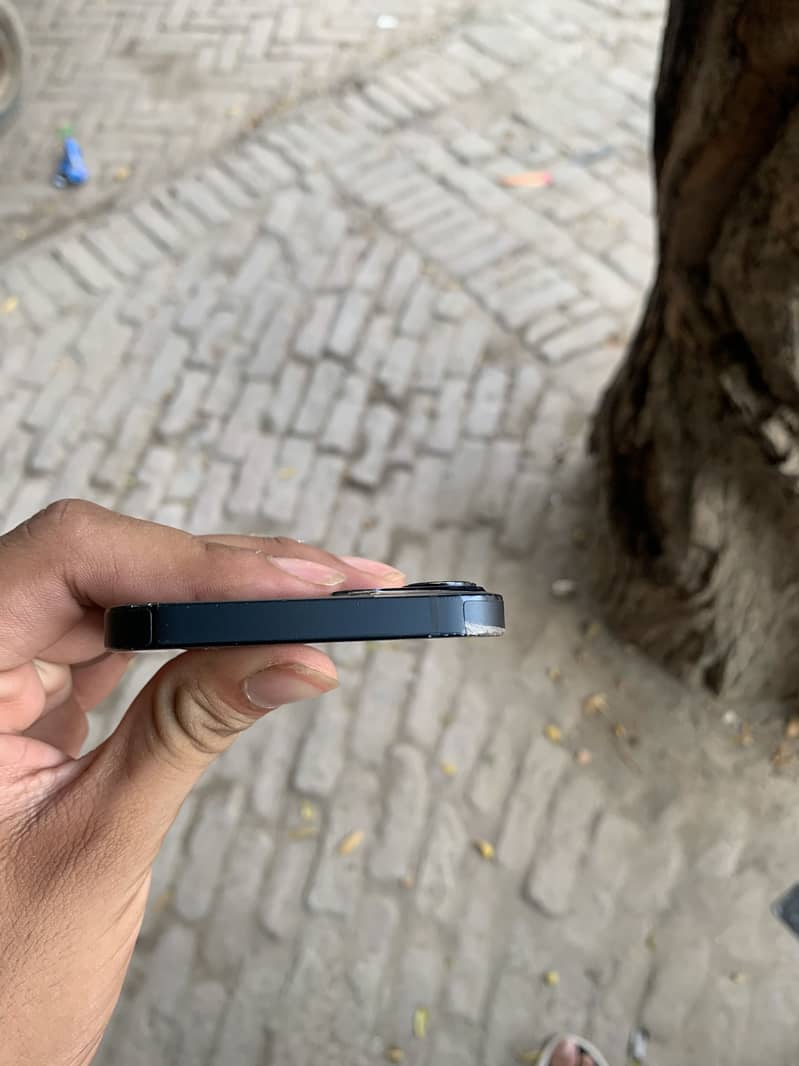Apple iPhone 13 4