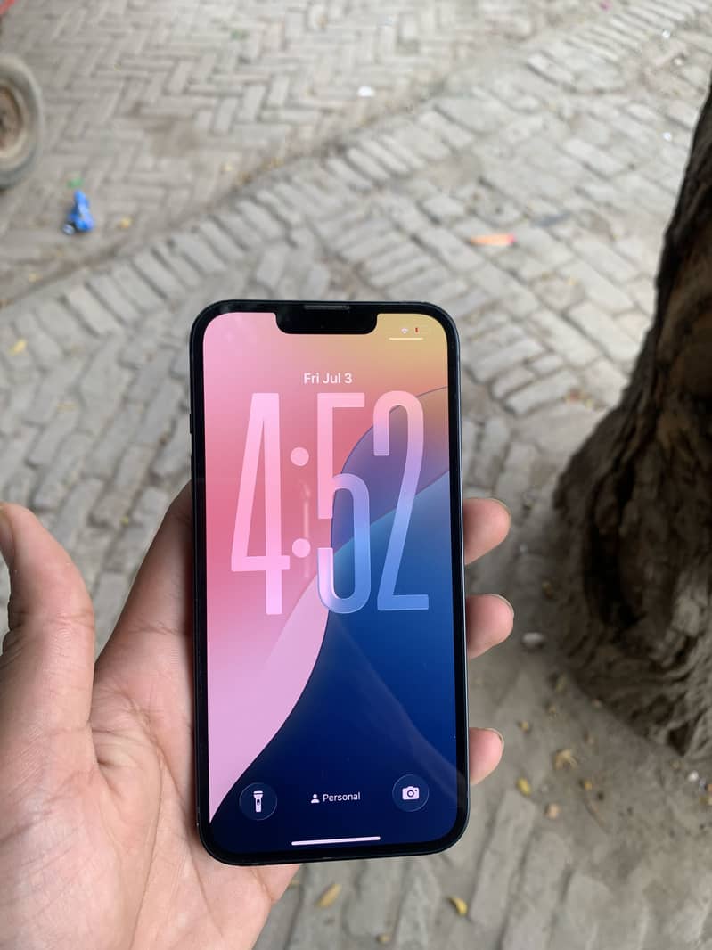 Apple iPhone 13 5