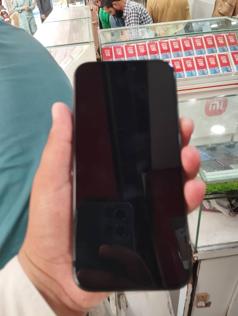 Apple iPhone 16 Pro Max 3