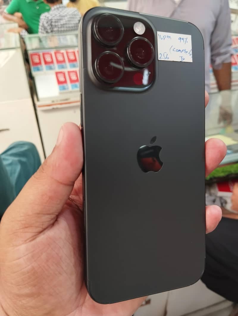 Apple iPhone 16 Pro Max 5