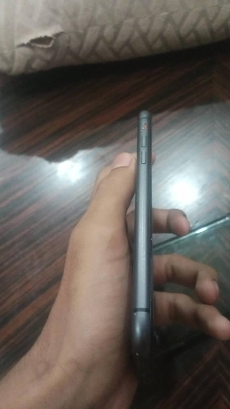 Apple iPhone 11 3
