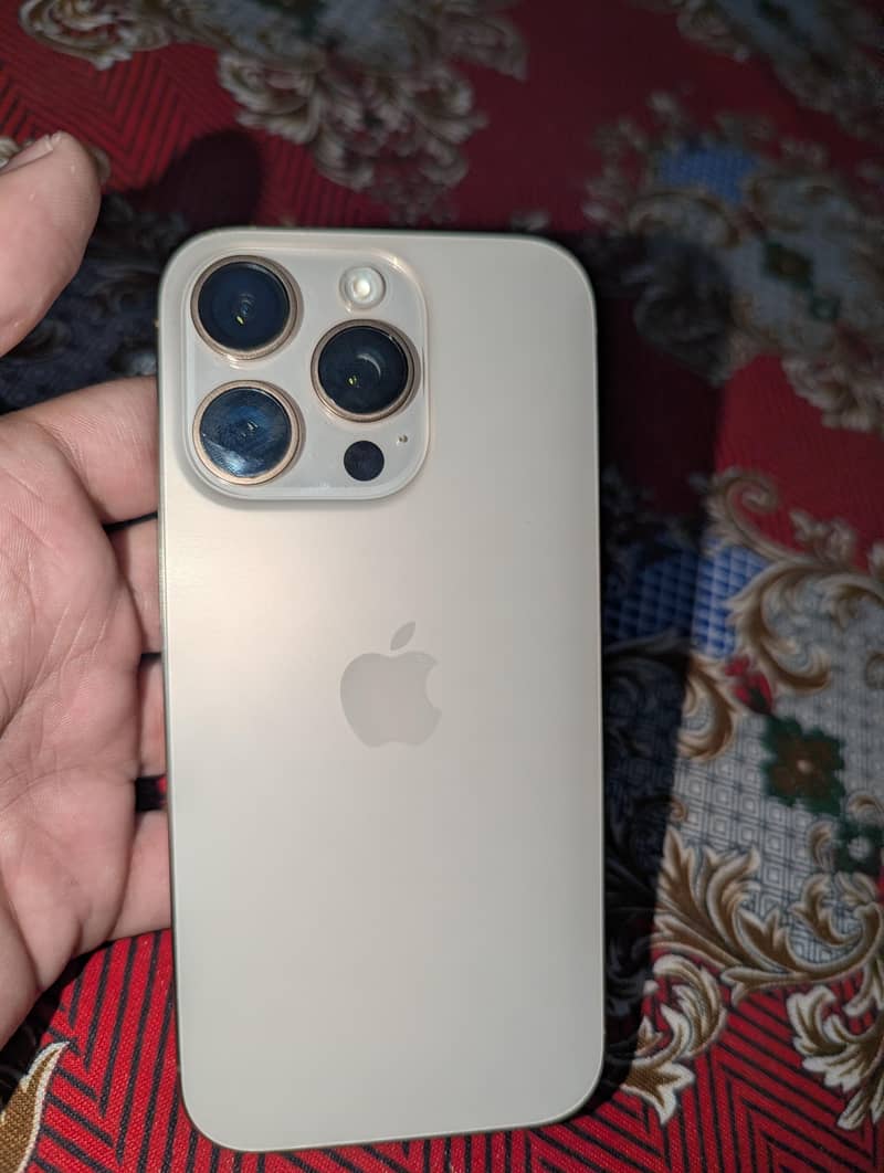 Apple iPhone 16 Pro 0