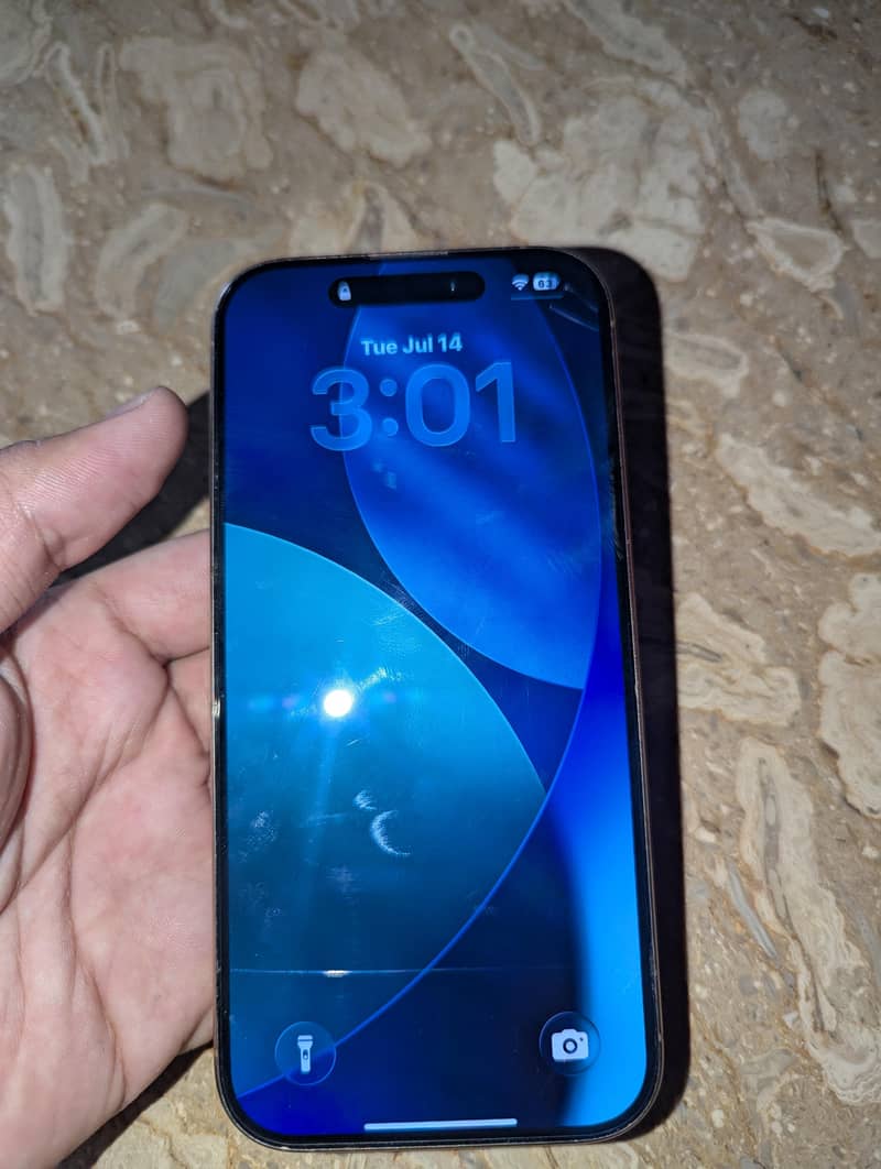 Apple iPhone 16 Pro 3