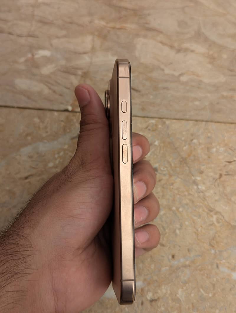 Apple iPhone 16 Pro 7