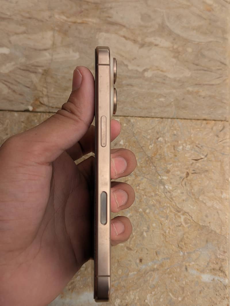 Apple iPhone 16 Pro 8