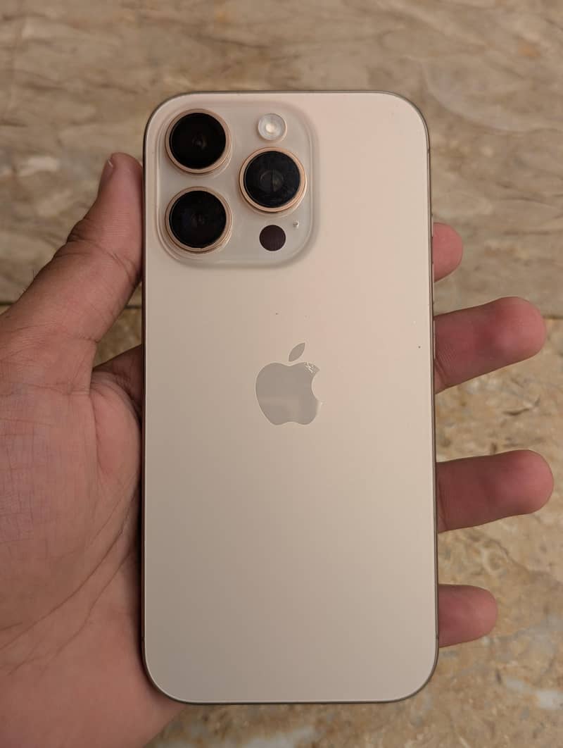 Apple iPhone 16 Pro 9