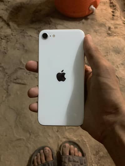 iphone SE 2022.        water pack  10/10