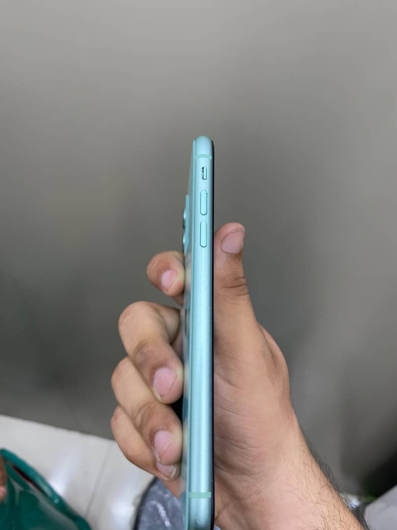 Apple iPhone 11 3