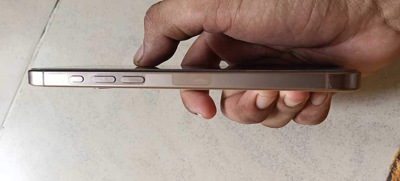 iPhone 16 pro max 2