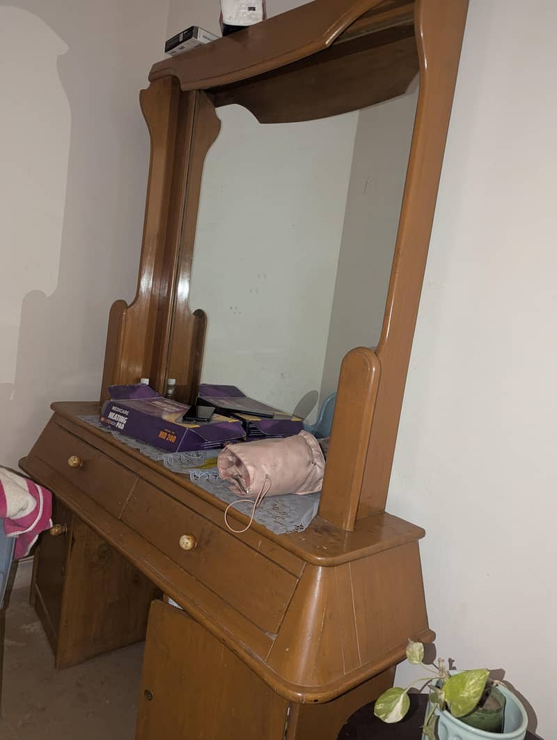 Dressing Table 0
