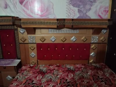 1 bed with 2 side tables 1 Senghar maiz 1 Showcase