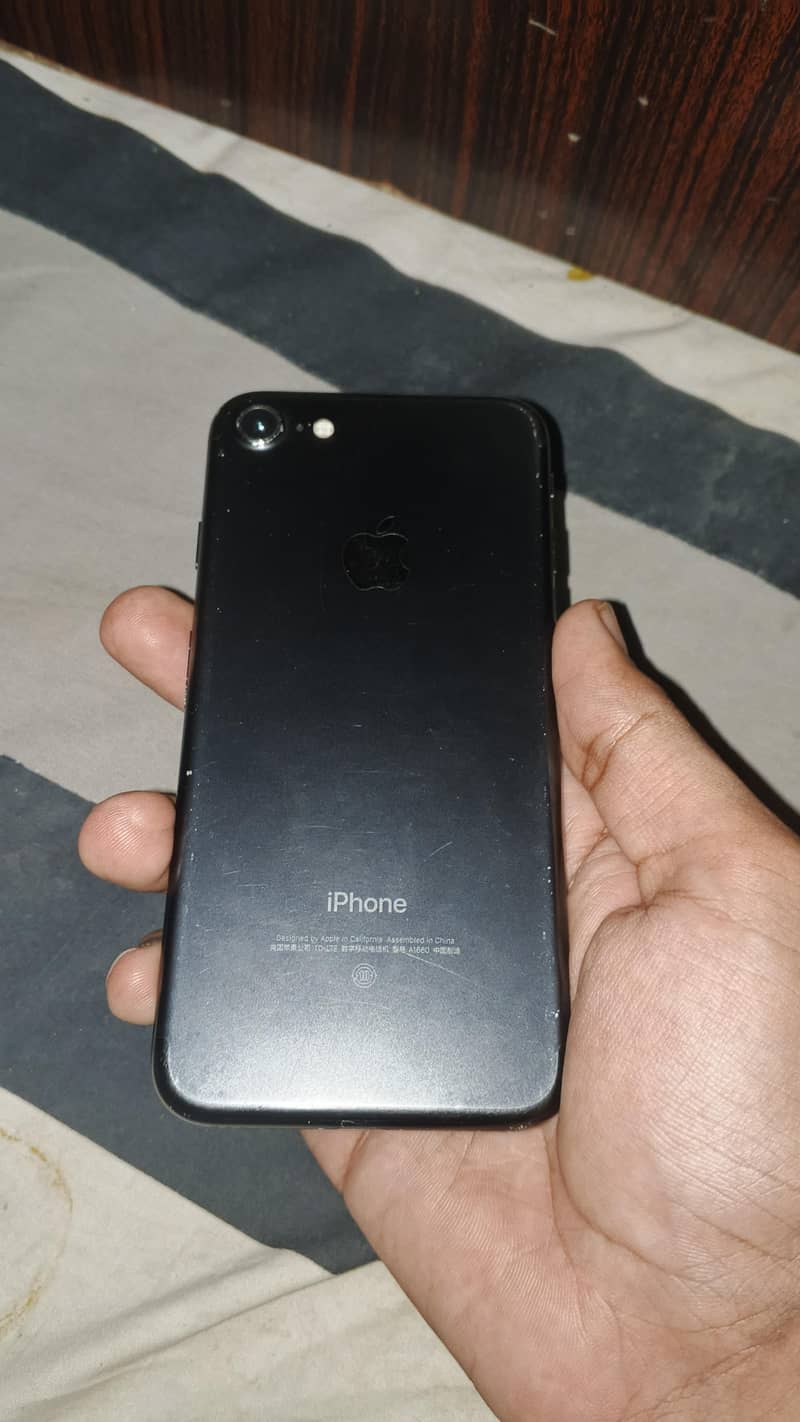 Apple iPhone 7 1