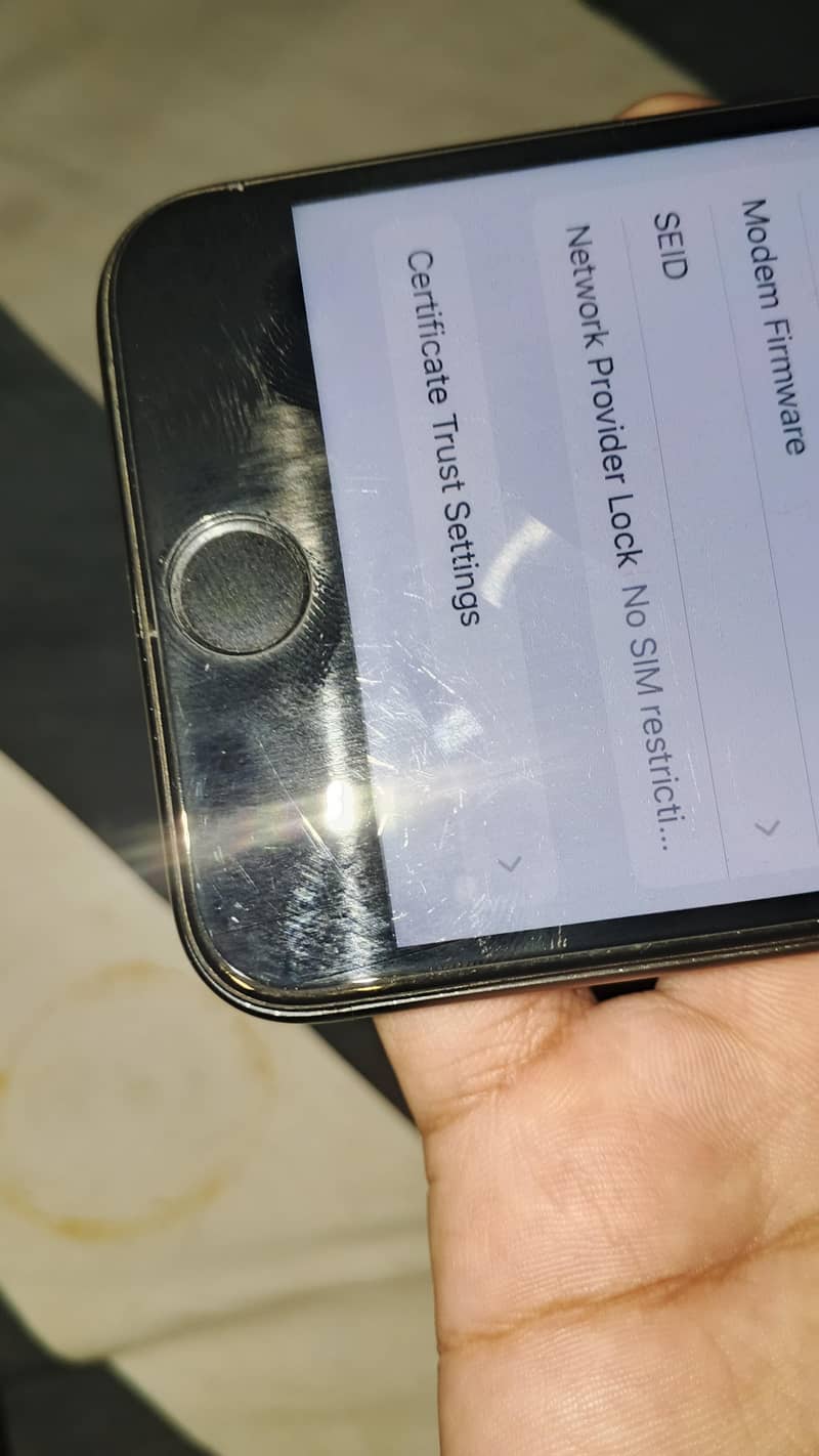 Apple iPhone 7 3