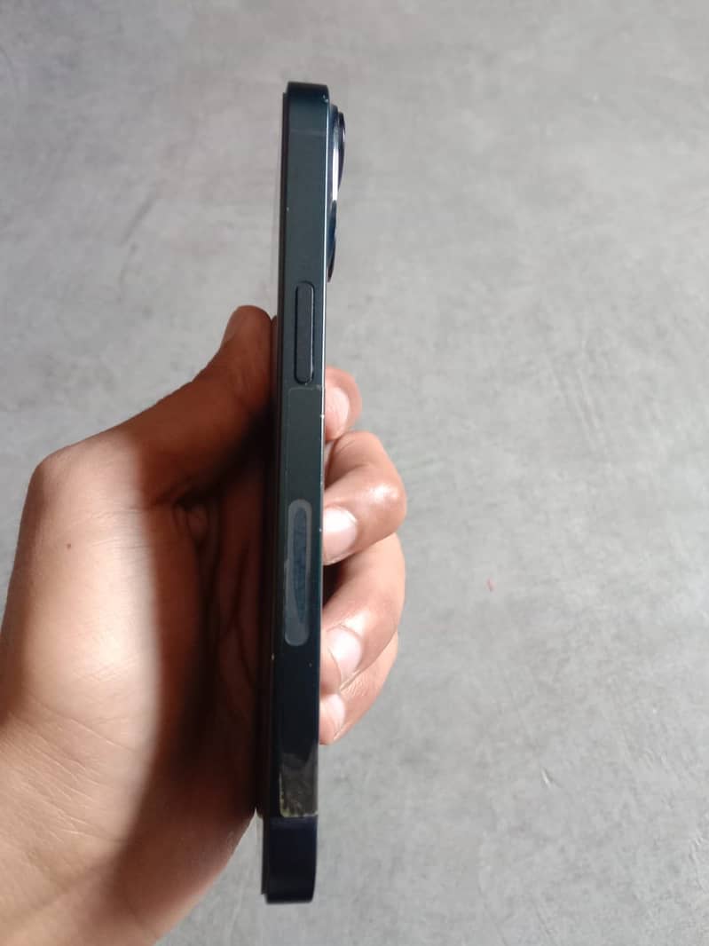 Apple iPhone 14 4