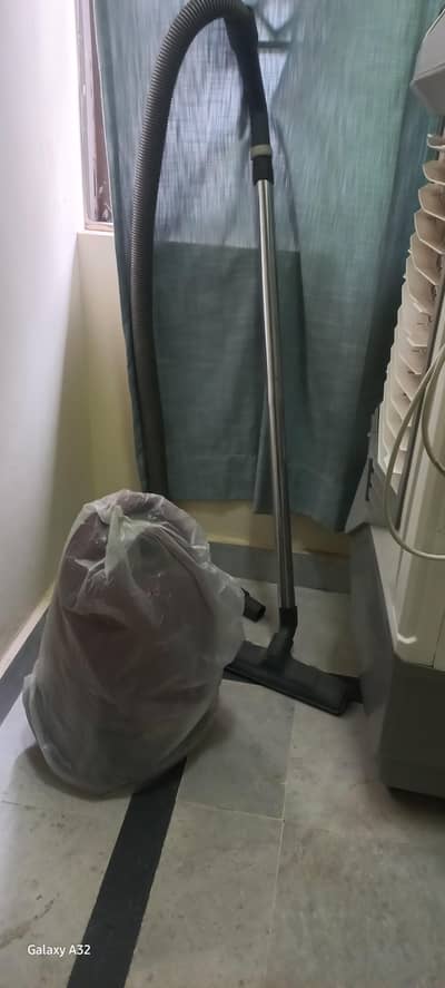 Vacuum cleaner for carpet