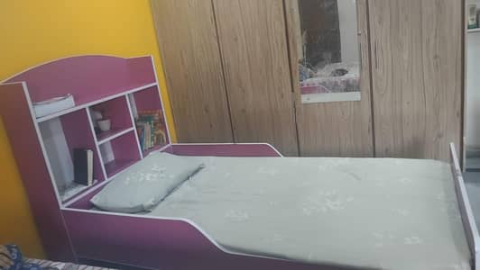 2 single beds with mattress