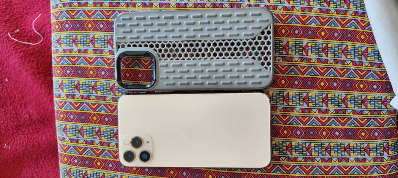 Apple iPhone 11 Pro 4