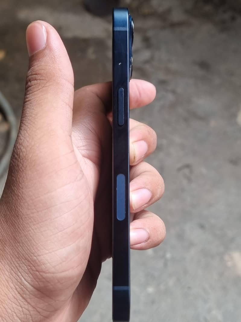 Apple iPhone 13 2