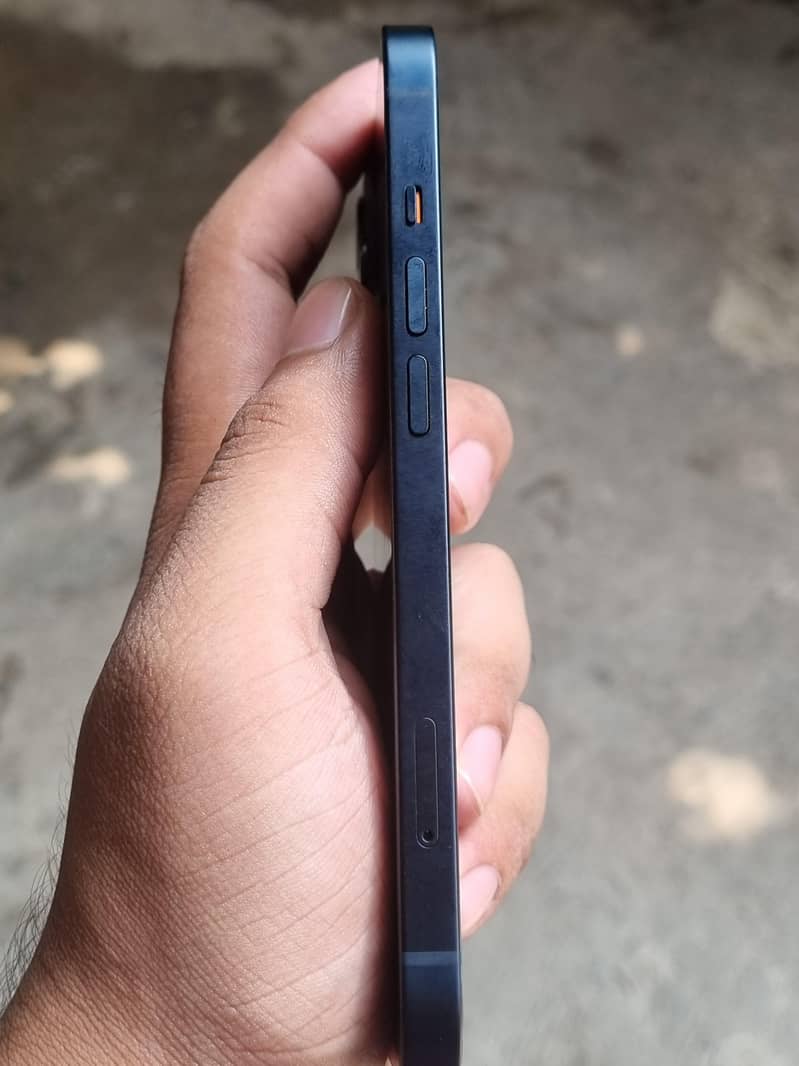Apple iPhone 13 4