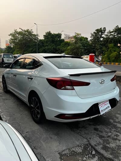 Hyundai Elantra 2022