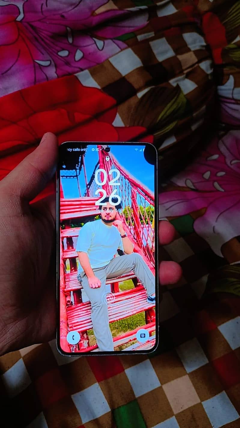 Samsung Mobile S22 1