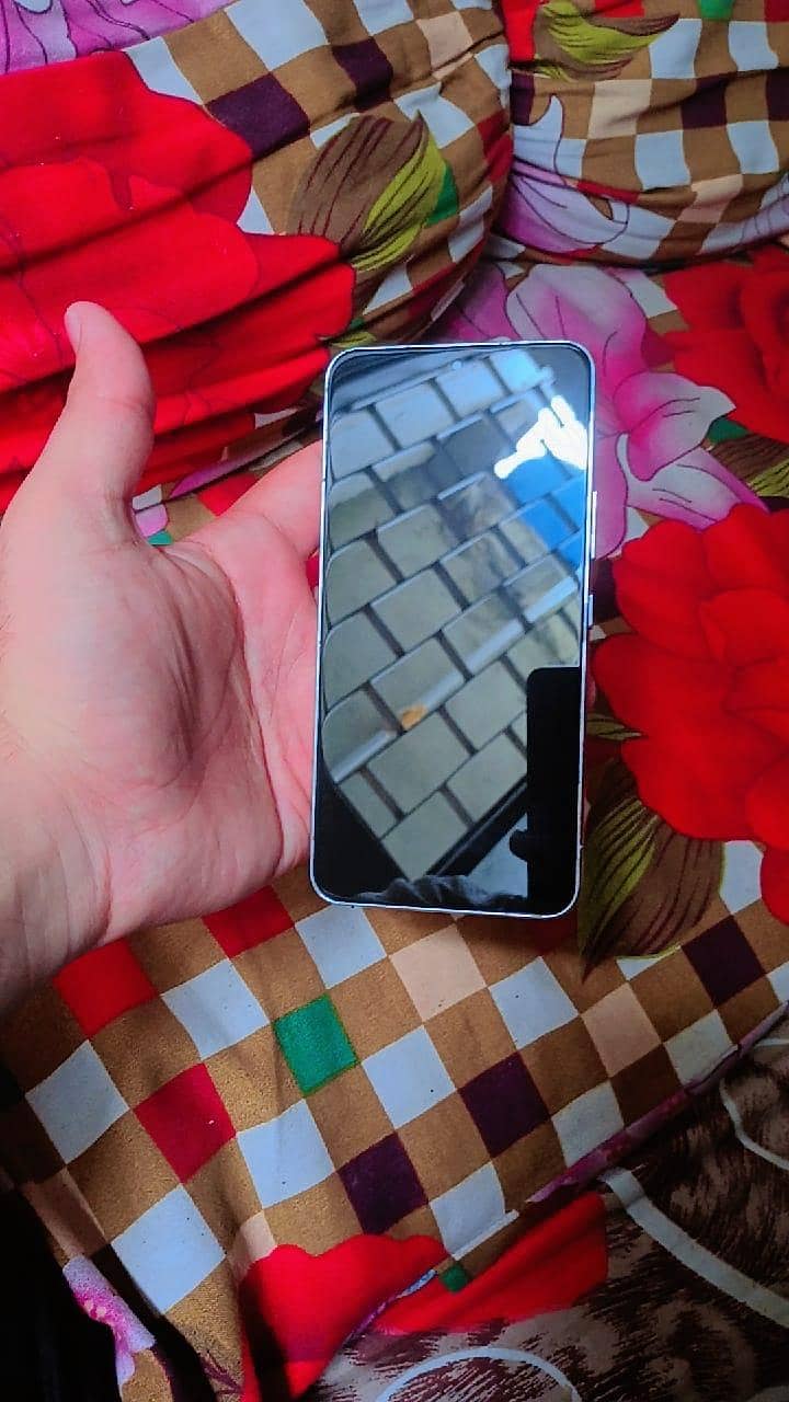 Samsung Mobile S22 3