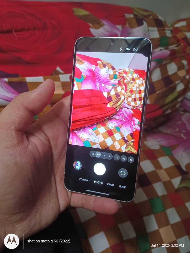 Samsung Mobile S22 4