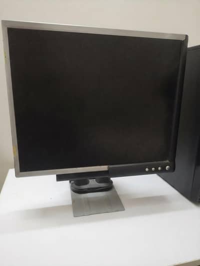 Dell 17-inch LCD Monitor – Reliable & Functional