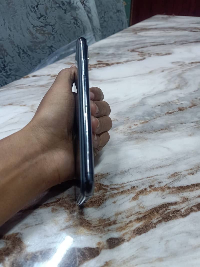 Apple iPhone X 3