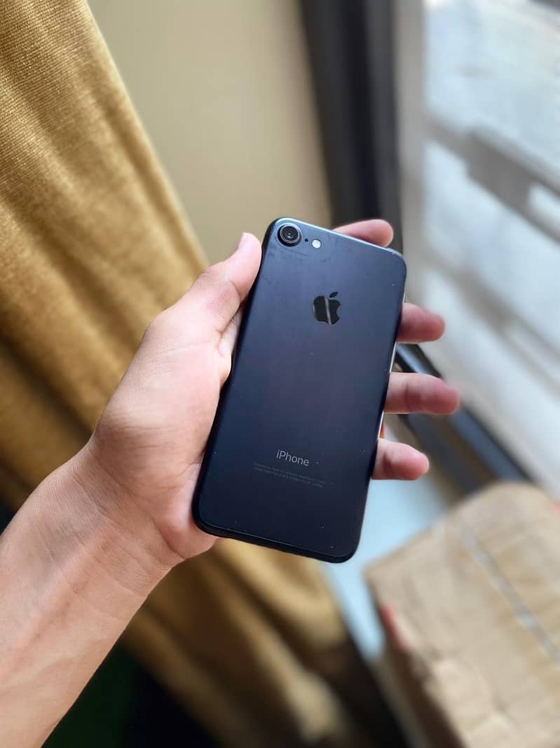 Apple iPhone 7 1