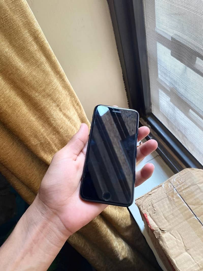 Apple iPhone 7 2