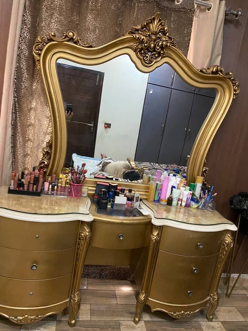 Dressing Table 0