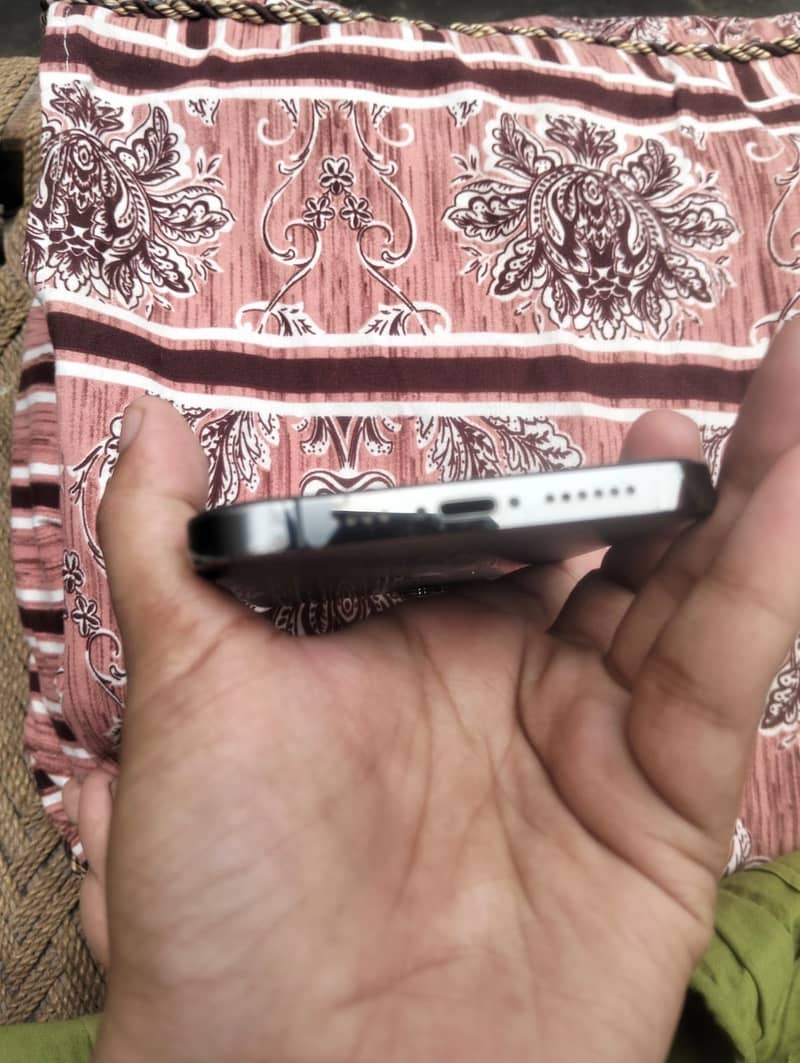 iPhone 12 Pro Max 4