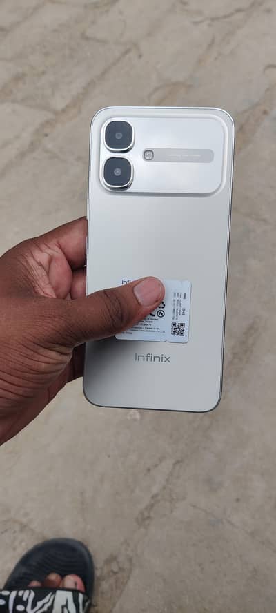 Infinix Smart 20 8gb 128gb box charger Sath hai