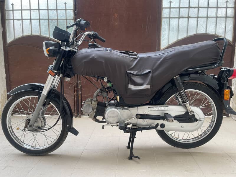 Unique 70cc sealed engine. 0