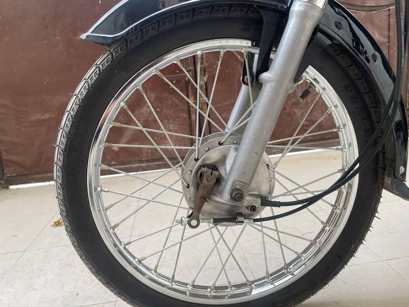 Unique 70cc sealed engine. 2