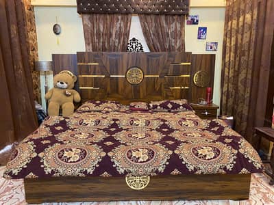bilkul new ha bed aur side daraz ha