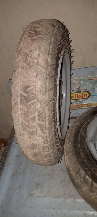 scuti sporting tyre
